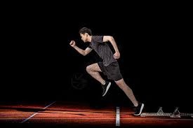 为什么球员在接捕到全场最后一个出局数后会通过滑草动作来释放