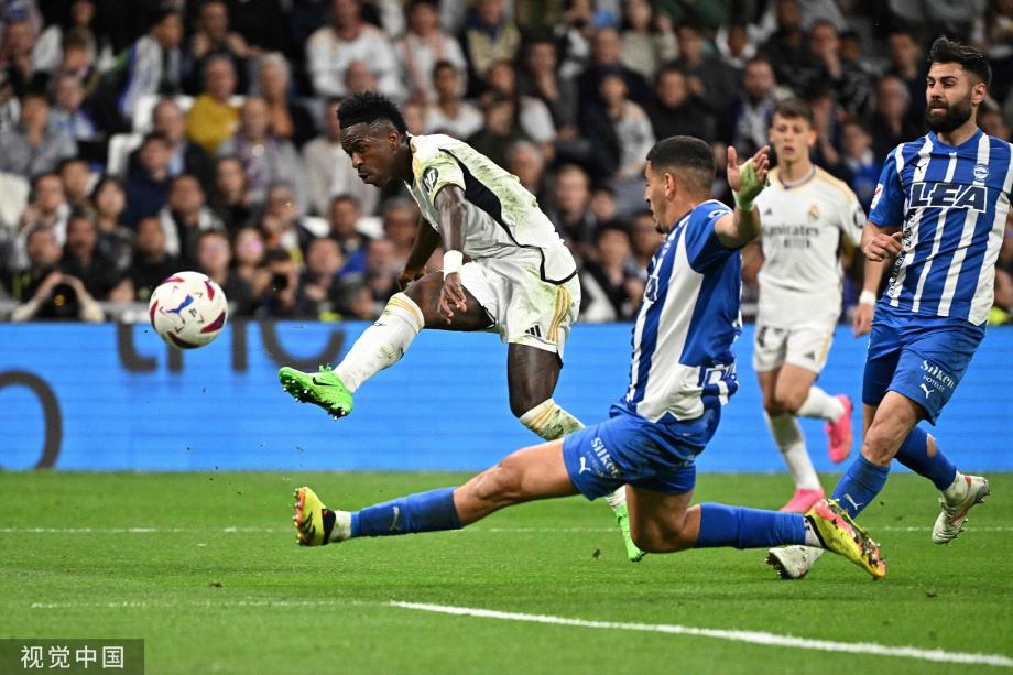 更展现出俱 更展现出俱